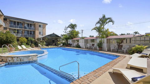 Affordable, Pool, Spa, Steps To Beach And Cafes - Tourism Caloundra 0
