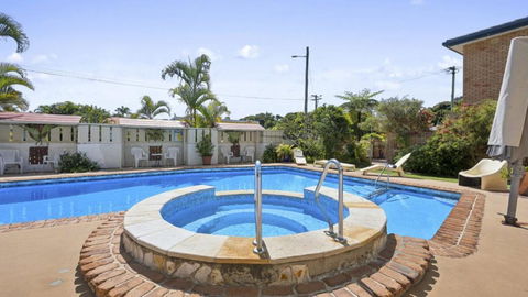 Affordable, Pool, Spa, Steps To Beach And Cafes - Tourism Caloundra 1