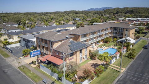 Affordable, Pool, Spa, Steps To Beach And Cafes - Tourism Caloundra 2