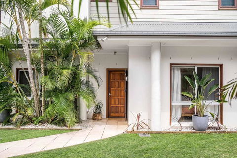 A Perfect Stay - Baby Blue - Tourism Caloundra 0