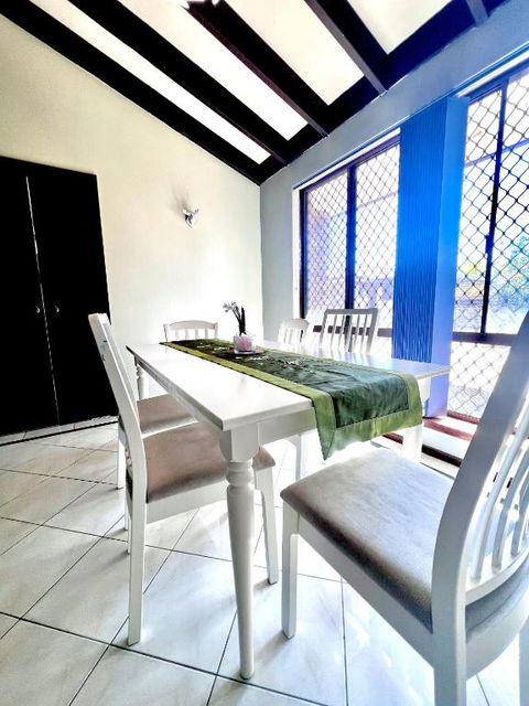 Affordable Beautiful Queen Bedroom Near City Swan River Fremantle University - Tourism Caloundra 4