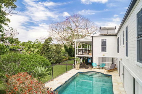 A Perfect Stay - Charlottes Web - Tourism Caloundra 0