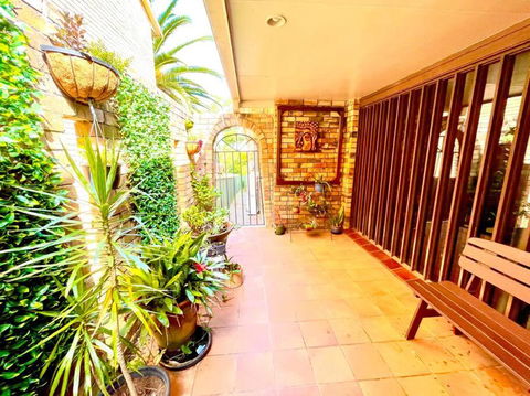 A Holiday Home For Every Season - Tourism Caloundra 3