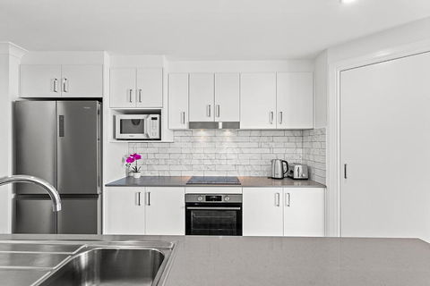 Airlie Hasta Manana - Tourism Caloundra 2