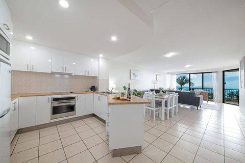 Airlie Horizon - Tourism Caloundra 0