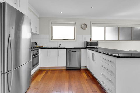 Airport West Stunner By Ready Set Stay - Tourism Caloundra 4