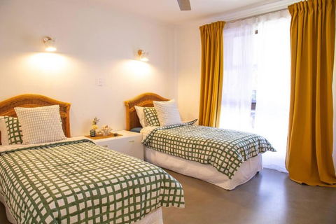 Al Fresco Residence In The Heart Of Point Lookout! - Tourism Caloundra 3