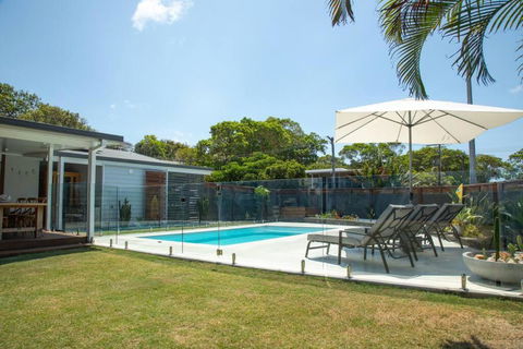 Al Fresco Residence In The Heart Of Point Lookout! - Tourism Caloundra 2