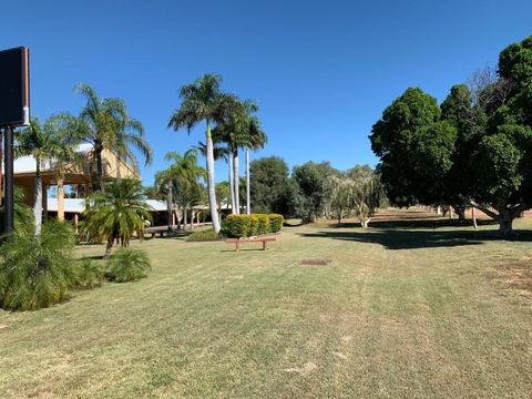 Albert Park Motor Inn-KING BEDS-POOL-SHADED PARKING - Tourism Caloundra 4