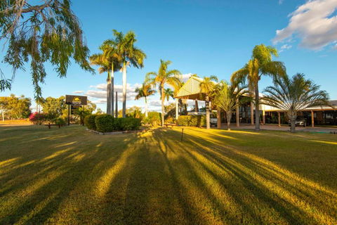 Albert Park Motor Inn-KING BEDS-POOL-SHADED PARKING - Tourism Caloundra 0