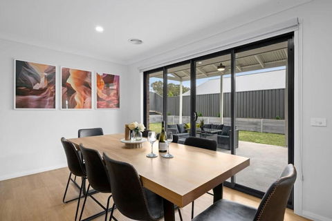 Albury Oasis - Tourism Caloundra 3