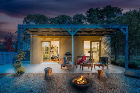 Alderwood Cottage - Cottage W Gorgeous Dam Views! - Tourism Caloundra 0