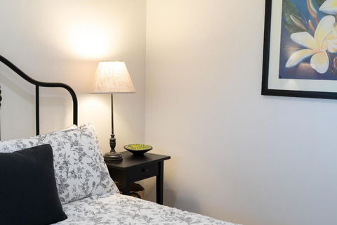 Alderwood Cottage - Cottage W Gorgeous Dam Views! - Tourism Caloundra 4