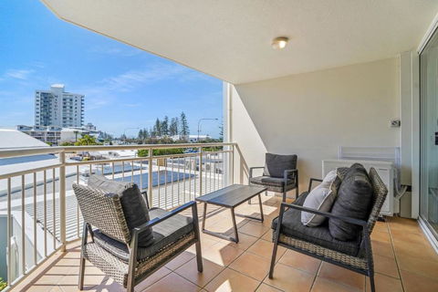 Alexandra Beach Resort Couples Escape - CoastHM - Tourism Caloundra 2