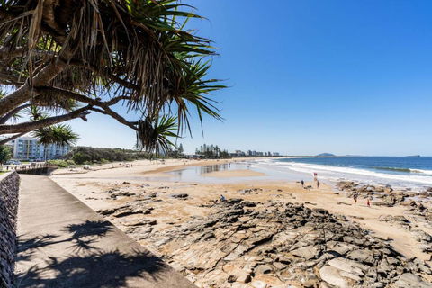 Alexandra Beach Resort Couples Escape - CoastHM - Tourism Caloundra 4
