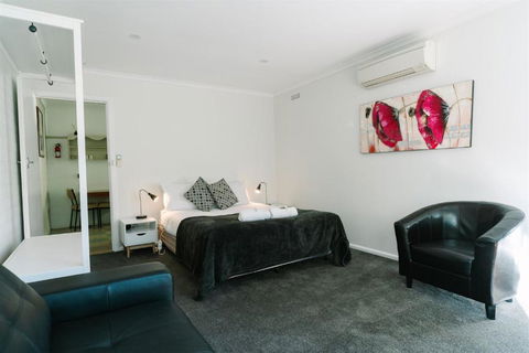 Alpine Riverside Cottages - Tourism Caloundra 2