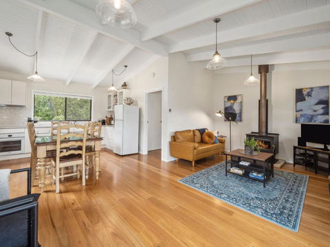Amaroo Cottage - Tourism Caloundra 0