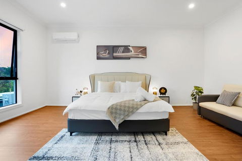 Amazing Backyard - MAX Entertain Beachside Retreat - Tourism Caloundra 3