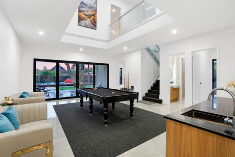 Amazing Backyard - MAX Entertain Beachside Retreat - Tourism Caloundra 2