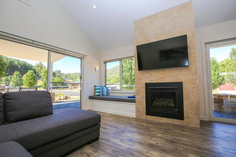 Amber Mist Villa - One - Tourism Caloundra 1