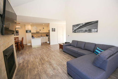 Amber Mist Villa - One - Tourism Caloundra 2