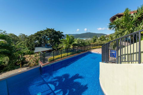 Ambience Of Airlie - Airlie Beach - Tourism Caloundra 4