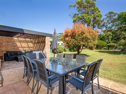 Anacapri - Pet Friendly - Opposite Beach - Fireplace - Tourism Caloundra 0