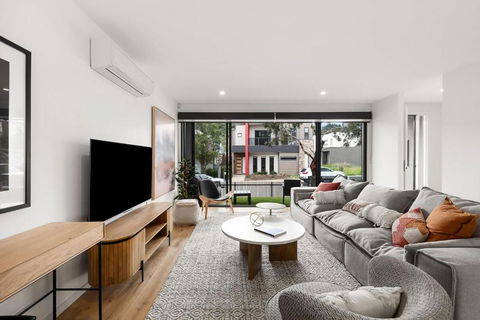 Anchorage Villa - Pet Friendly Marina Townhouse By The Beach - Tourism Caloundra 3