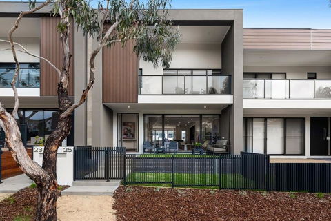 Anchorage Villa - Pet Friendly Marina Townhouse By The Beach - Tourism Caloundra 0