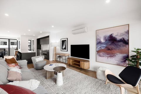 Anchorage Villa - Pet Friendly Marina Townhouse By The Beach - Tourism Caloundra 1