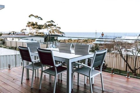 Anchored@Bicheno - Ohmyview! - Tourism Caloundra 1