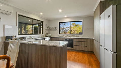 Anchored On Capes Upstairs - Tourism Caloundra 1