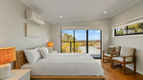 Anchored On Capes Upstairs - Tourism Caloundra 0