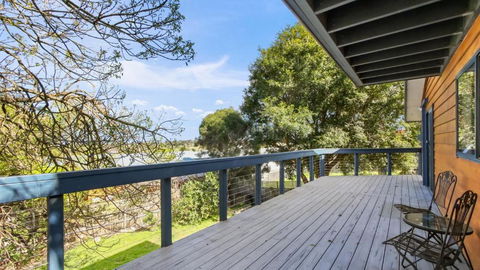 Anchored On Capes Upstairs - Tourism Caloundra 2