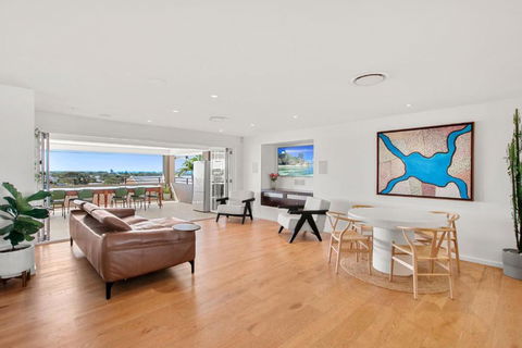 Anderson Street 22, Battery Hill - Tourism Caloundra 0