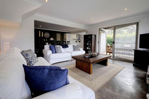 Anglers Cove - Tourism Caloundra 1
