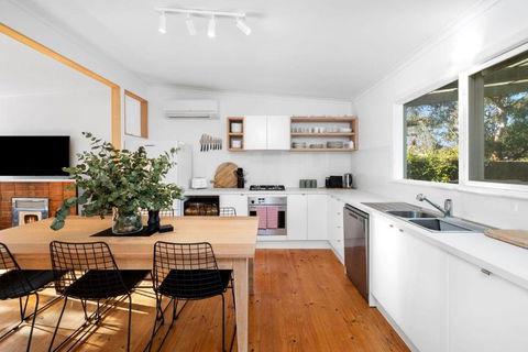 Anglesea Beach House 2 - Tourism Caloundra 1