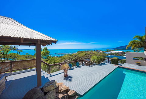 Airlie Beach Seaviews - Tourism Caloundra 3