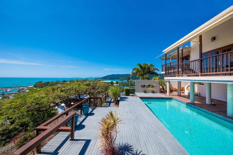 Airlie Beach Seaviews - Tourism Caloundra 2