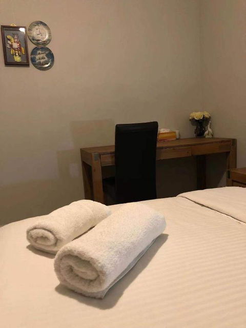 Apple House Truganina - Tourism Caloundra 4