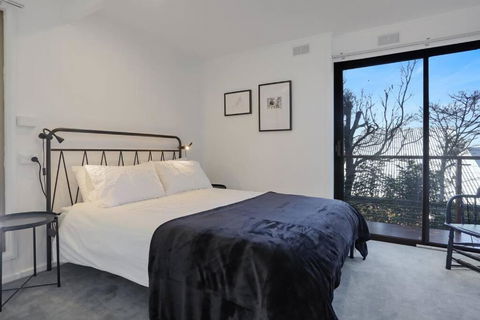 Aqua La Vista - 4 Bedroom Pet Friendly House - Tourism Caloundra 2