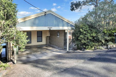 Aqua La Vista - 4 Bedroom Pet Friendly House - Tourism Caloundra 4