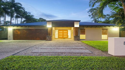 Aqua - Pecten Port Douglas - Tourism Caloundra 0