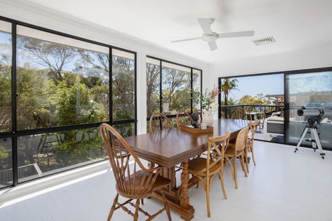 Aqua Vistas - Coastal Gem With Serene Spa Experience - Tourism Caloundra 3