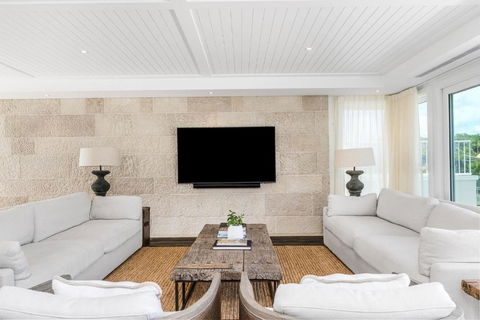 Aquarium 3 Bedroom - Tourism Caloundra 3