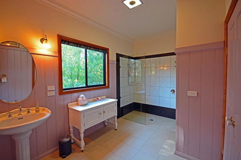 Araluen Park Cottages - Tourism Caloundra 1