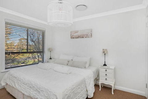 Arborea Country Holiday House Catering For 14 To 16 Guests In The Heart Of Bowral - Tourism Caloundra 3