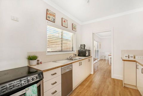 Arborea Country Holiday House Catering For 14 To 16 Guests In The Heart Of Bowral - Tourism Caloundra 4