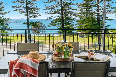 Arcoola 1 - Overlooking Main Beach - Tourism Caloundra 0