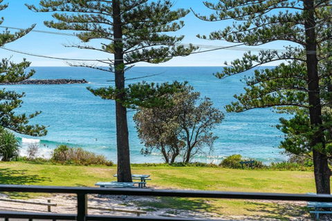Arcoola 1 - Overlooking Main Beach - Tourism Caloundra 1